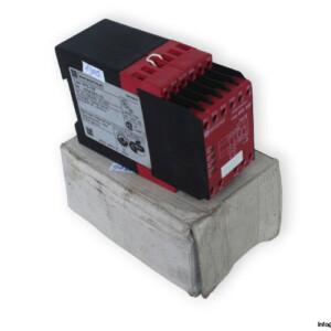 telemecanique-XPSASF5142-monitoring-device-for-emergency-stop-(new)
