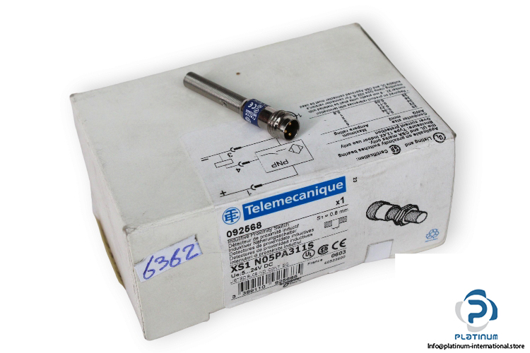 telemecanique-XS1-N05PA311S-inductive-sensor-(new)