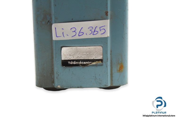 telemecanique-xc1_ab112-limit-switch-2