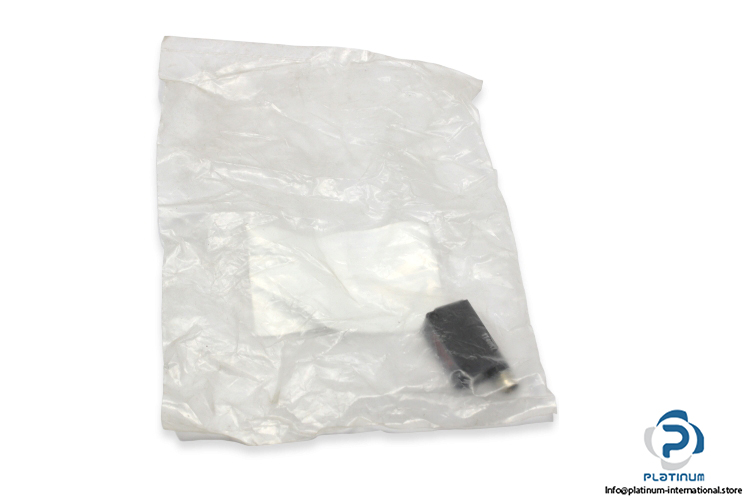 telemecanique-XUM5APCNM8-photoelectric-diffuse-sensor