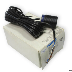 telemecanique-XS4-P30PC410L1-inductive-sensor-new