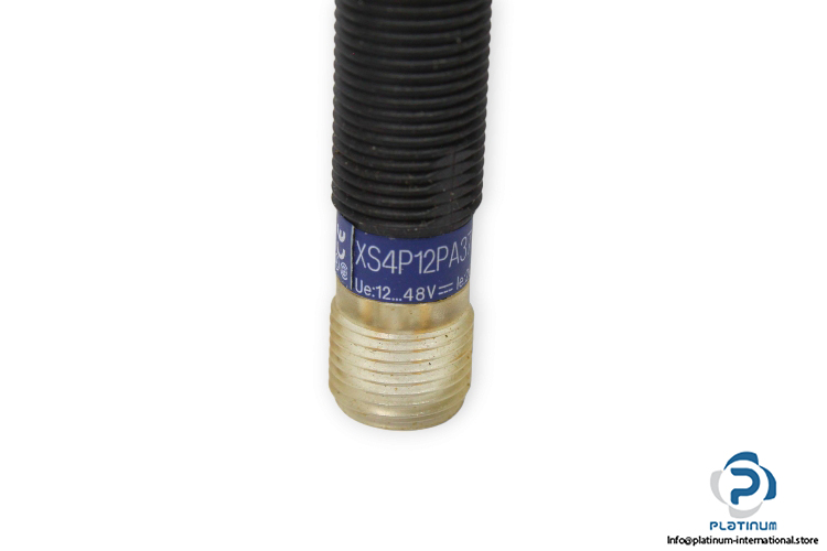 telemecanique-XS4-P12PA370D-inductive-sensor-new-3