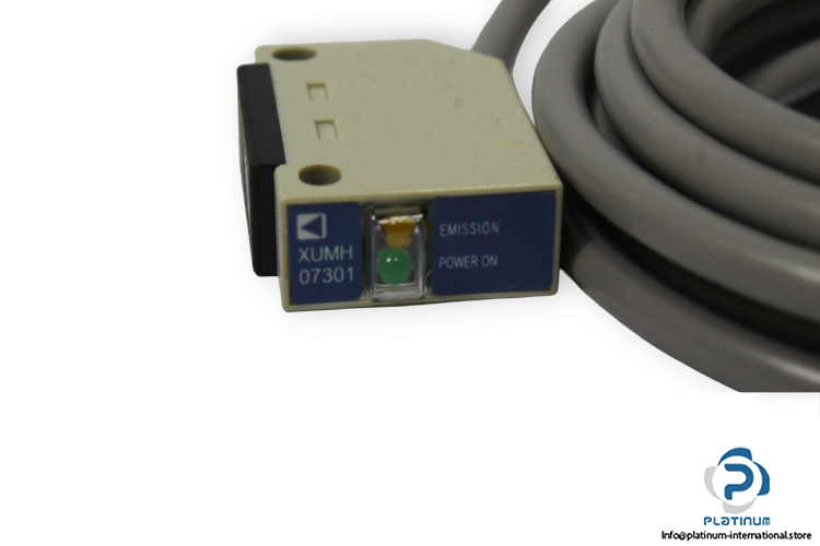 telemecanique-XUM-H07301-photoelectric-sensor-transmitter-new-3