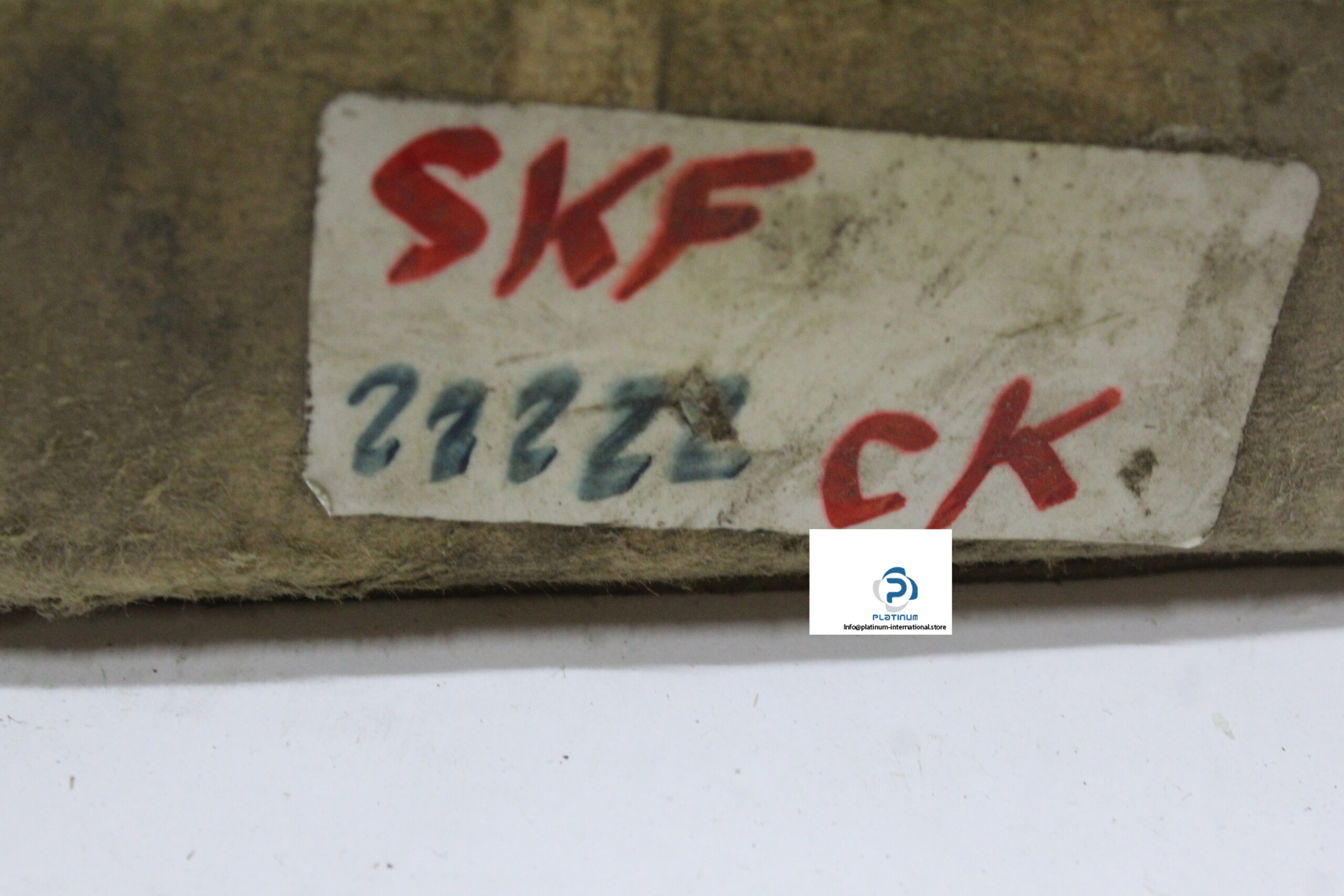 skf-22222-CK-spherical-roller-bearing-(new)-(carton)-3