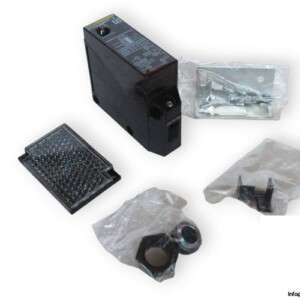 Omron E3JM-R4M4T-G Photoelectric Retro-Reflective Sensor