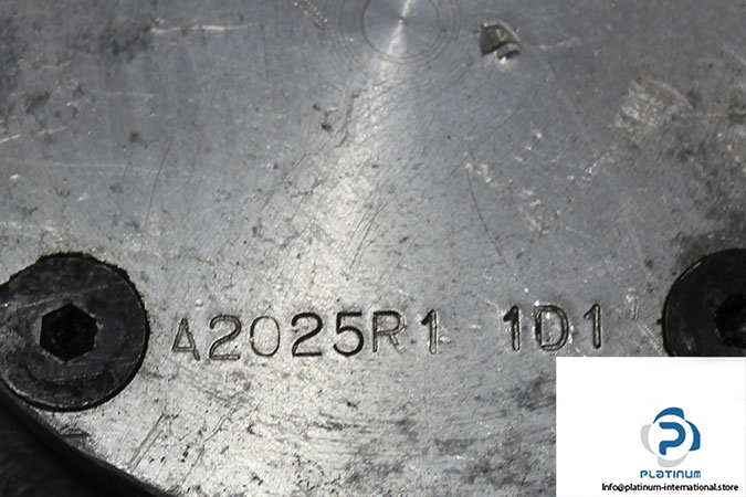 poggi-a2025r1-1d1-3-way-independent-shafts-right-angle-gearbox-2