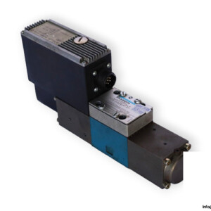 rexroth-R900938307-directional-high-response-control-valve-(used)