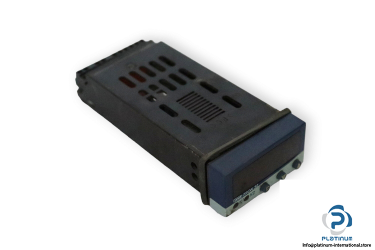 jumo-702040_88-888-000-23_061.210-compact-microprocessor-controller-(used)