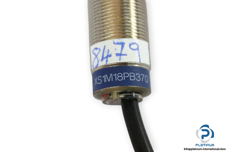 telemecanique-XS1M18PB370-inductive-proximity-sensor-new-4