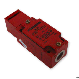 telemecanique-XCS-A502-safety-switch-(new)