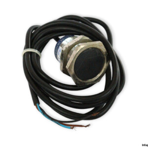 telemecanique-XS1N30PA340-inductive-sensor-(Used)