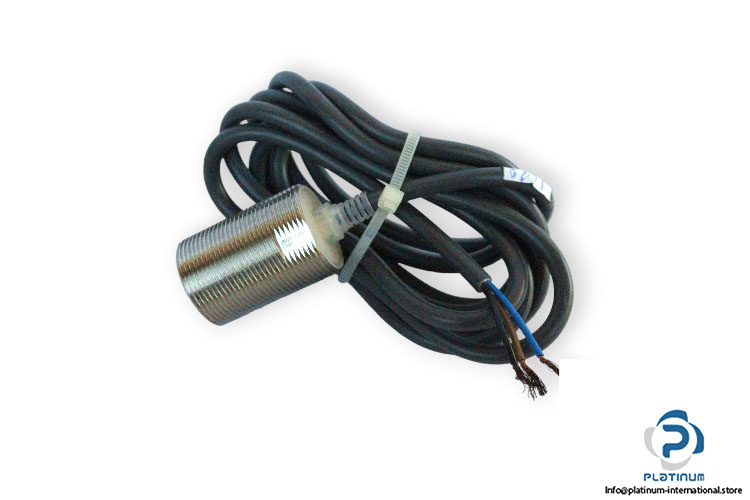 omron-E2EG-X10B1-cylindrical-proximity-sensor-(new)