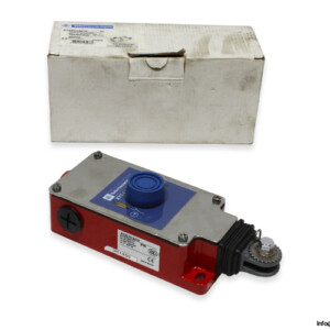 TELEMECANIQUE XY2CH13270 Latching Emergency Stop Rope Pull Switch
