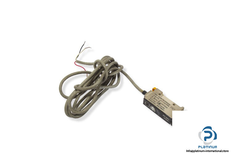 omron-E3XR-CE4-photoelectric-slim-sensor-1