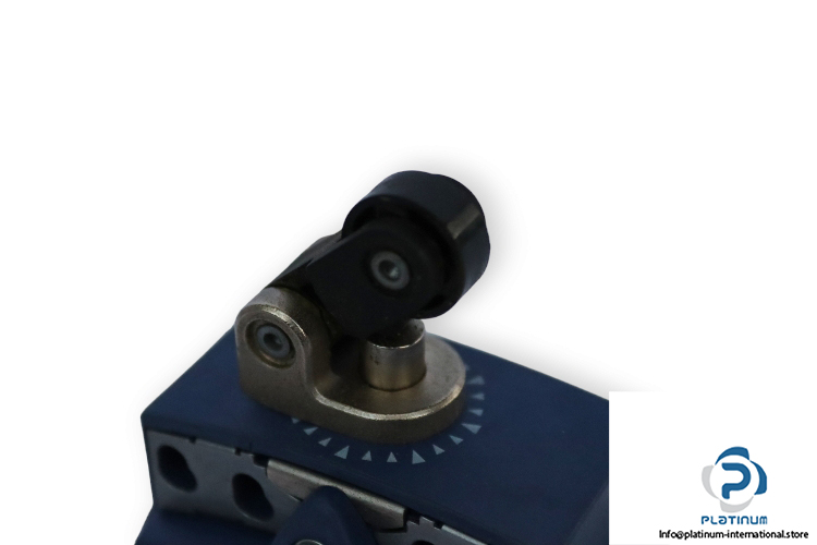 telemecanique-ZCT21G11-limit-switch-used-3