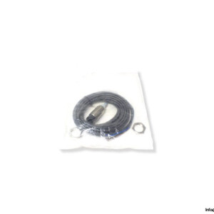 Omron E2A-M18KN16-WP-B2 Cylindrical Proximity Sensor
