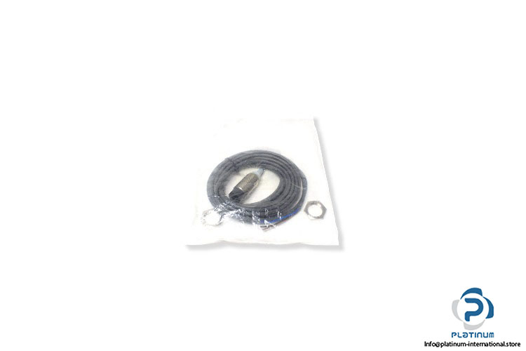 omron-E2A-M18KN16-WP-B2-cylindrical-proximity-sensor