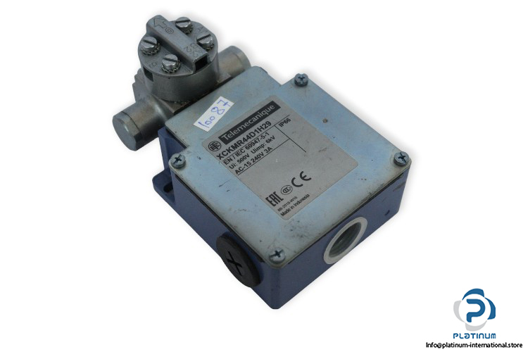 telemecanique-XCKMR44D1H29-limit-switch-(New)