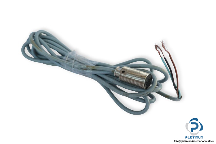 telemecanique-XSM-J05713-inductive-sensor-(used)