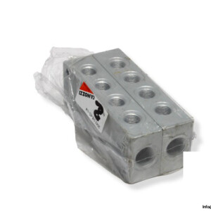 Camozzi-3043-3_8-4D-1_4-distribution-block