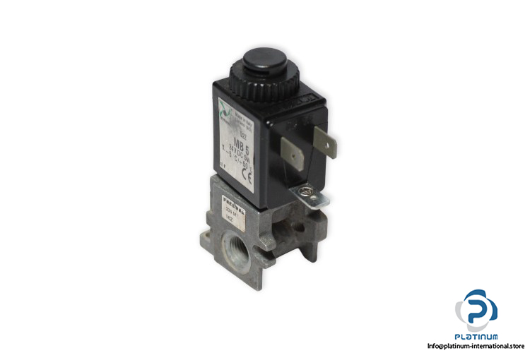pneumax-305-M1-08Z-direct-acting-single-solenoid-valve-used