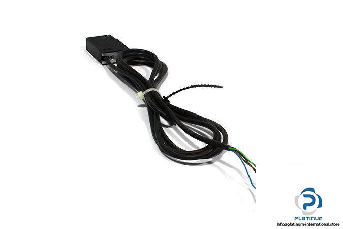leuze-rk-18_2-photoelectric-retro-reflective-sensor-2