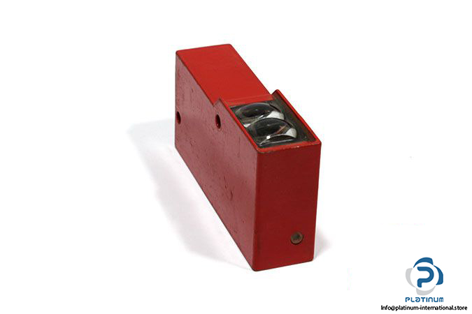 leuze-IPRK-92_4-S-polarized-retro-reflective-photoelectric-sensor
