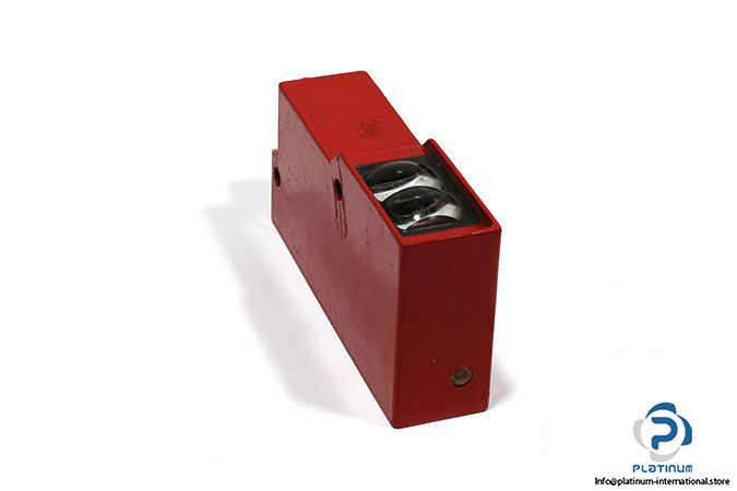 leuze-iprk-92_4-l-polarized-retro-reflective-photoelectric-sensor-2