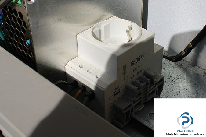 luetze-680572-socket