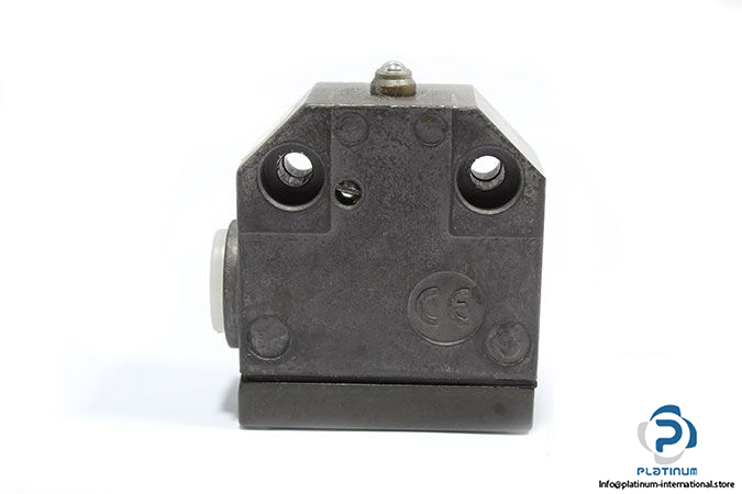 euchner-nb01k556-m-precision-single-limit-switch-3