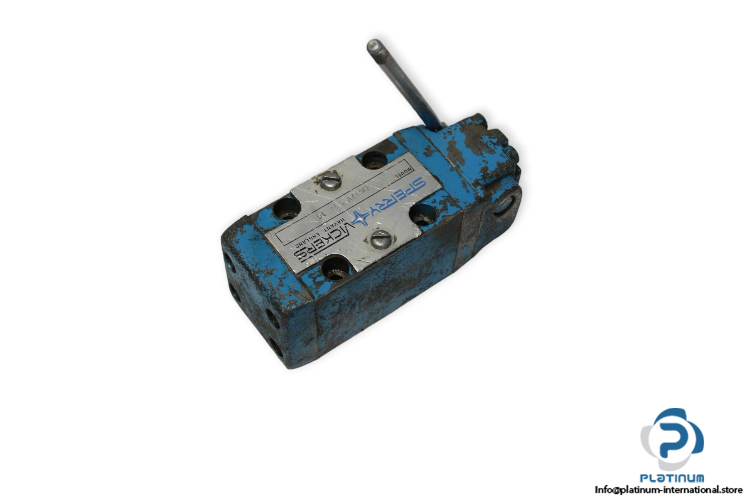 vickers-DG17V-3-2A-10-directional-control-valve-used