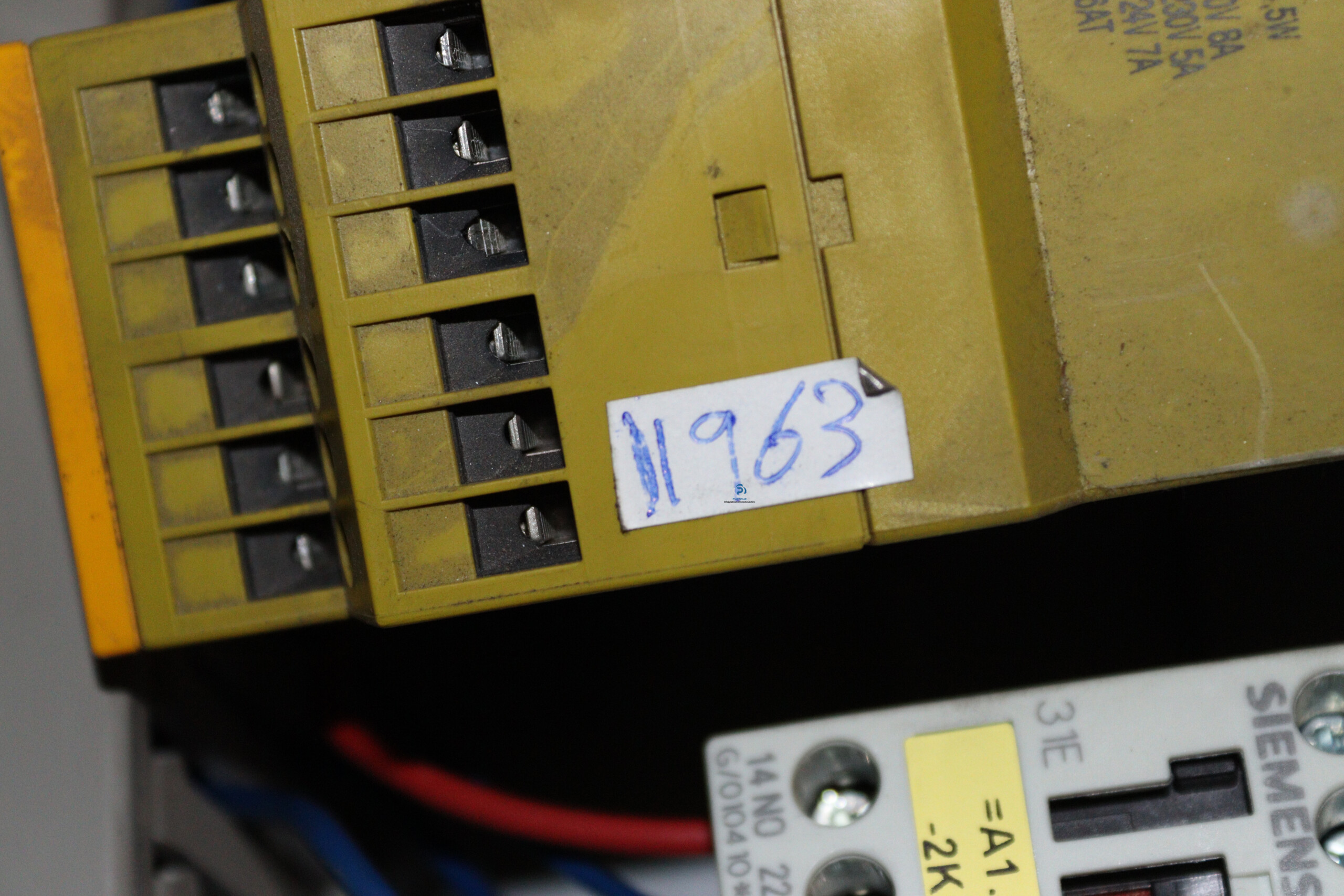 pilz-PNOZ-XV2-30_24VDC-2S-2SZ-safety-relay-(Used)-2