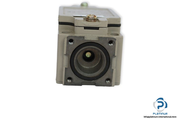 omron-D4B-1116N-limit-switch-body-(used)-2