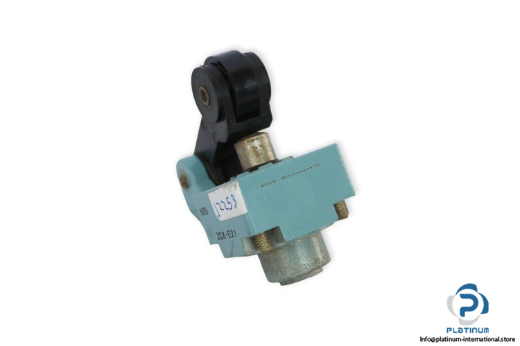 telemecanique-ZCK-E21-limit-switch-head-(Used)