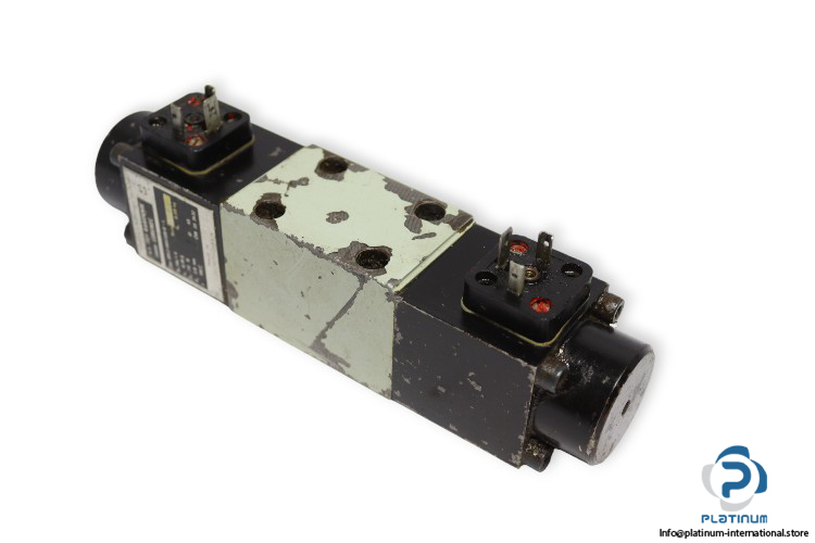 Tos-rakovnik-RSE2-063Z11_220U-1-directional-control-valve-(used)