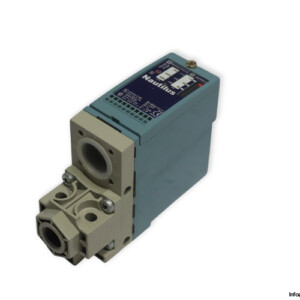 telemecanique-XML-A035A2S11-pressure-switch-(new)