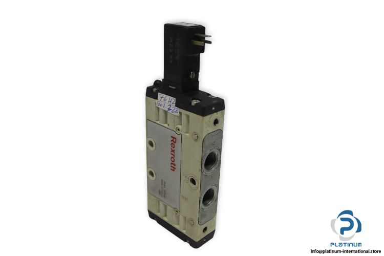 Rexroth-0-820-058-026-single-solenoid-valve-(used)