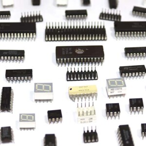 BB ADC80AG-12 Integrated Chip