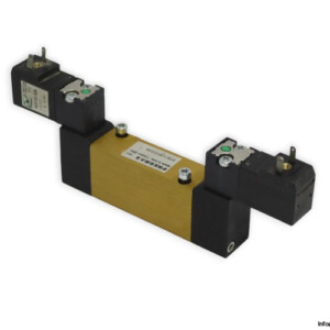 Pneumax-818_1.52.0.0.05-double-solenoid-valve-with-coil-(used)
