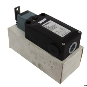 pizzato-FS-0696D024-F1-safety-switch-(new)