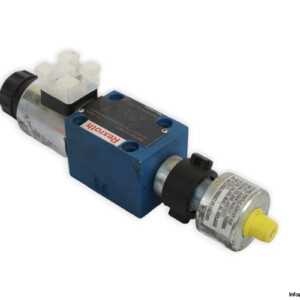 Rexroth-R901233823-solenoid-operated-directional-valve-(used)