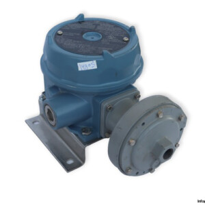 United Electric Controls J120-15640 Pressure Switch