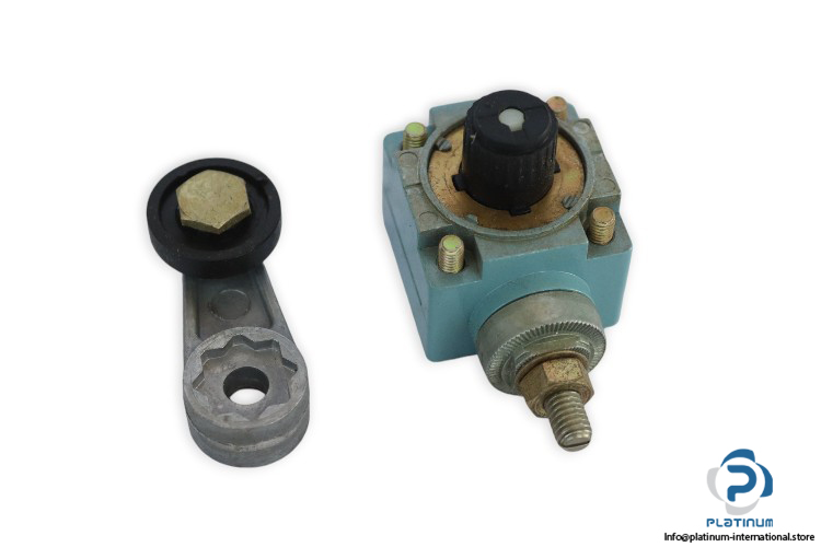 telemecanique-XCK-J10511-limit-switch-(New)-2