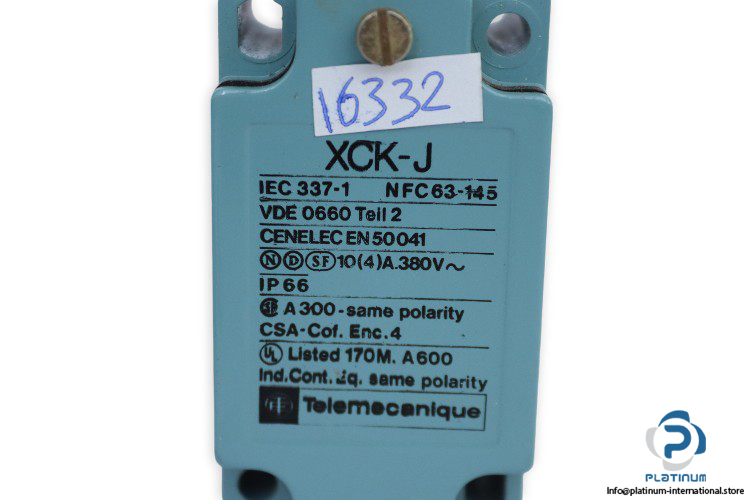 telemecanique-XCK-J10511-limit-switch-(New)-4