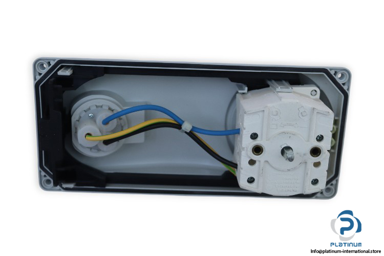 palazzoli-491126-switched-sockets-with-mechanical-interlock(new)-3