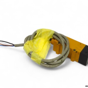 omron-E3S-VS1E4-photoelectric-switch-(used)