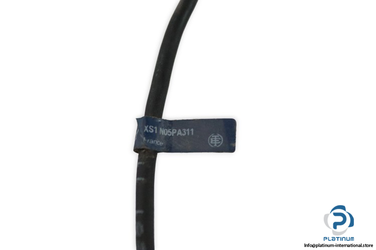 telemecanique-XS1-N05PA311-inductive-proximity-sensor-(new)-3