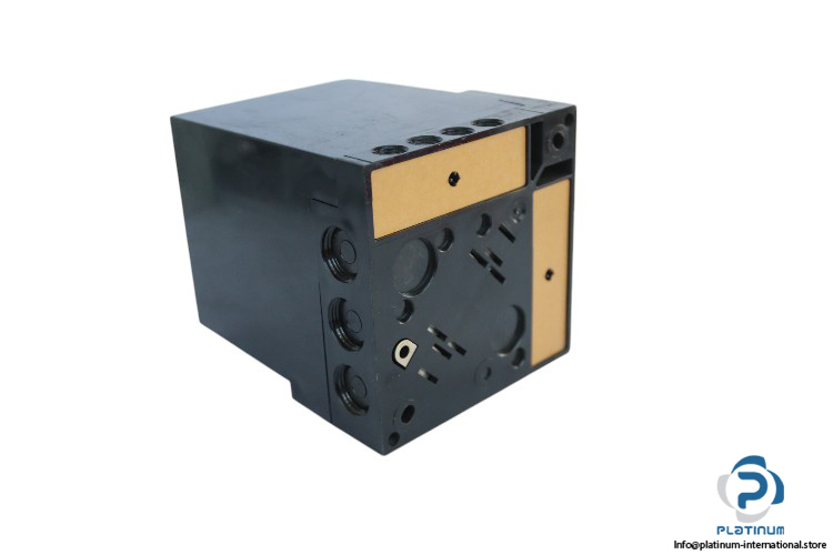 landis-gyr-LGK16.622A17-gas-burner-controller-(new)-1