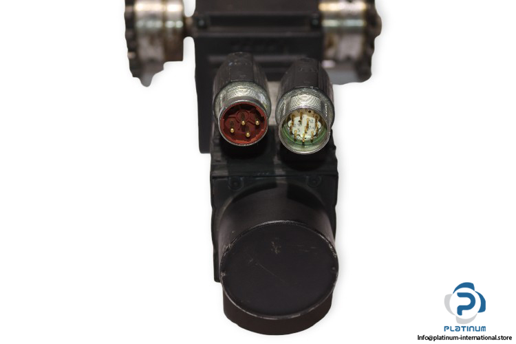 lenze-MCS-06F41-SKMB0-Z0B0-ST5S00N-R0SU-gear-servomotor(used)-1