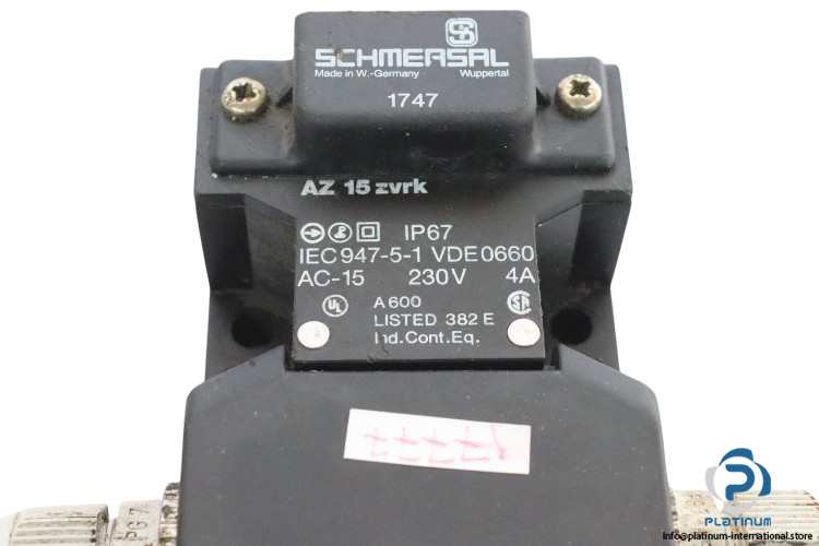 schmersal-AZ-15-ZVRK-safety-switch-(used)-1